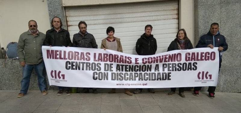Concentracións nos centros de atención á discapacidade polas melloras laborais e un convenio galego do sector